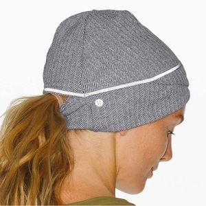Lululemon NWT Cross Chill Run Beanie HHBH